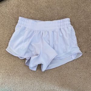 lululemon hotty hot 2.5 shorts